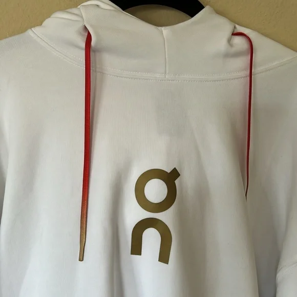 NWT On Running White Hoodie with Gold Logo and Red Drawstrings Large - Picture 3 of 8
